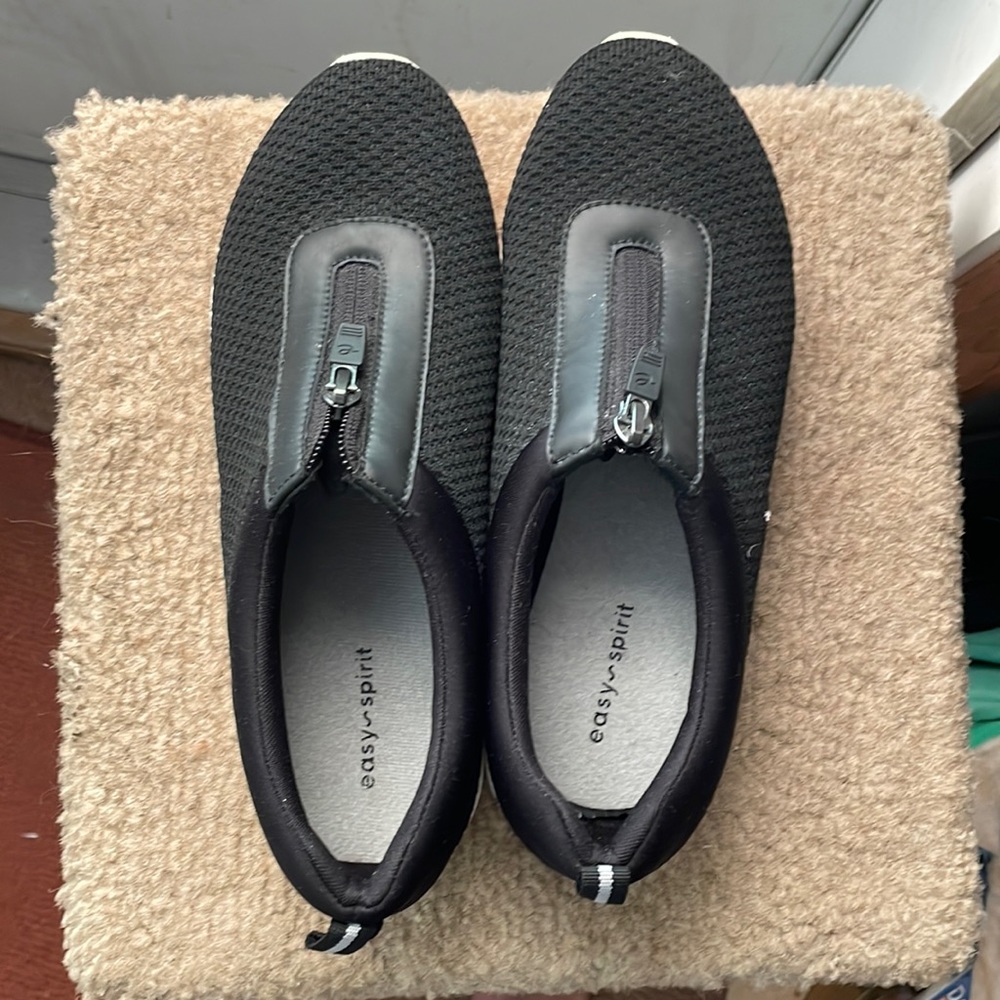 Brand new easy spirit zip up front black shoes